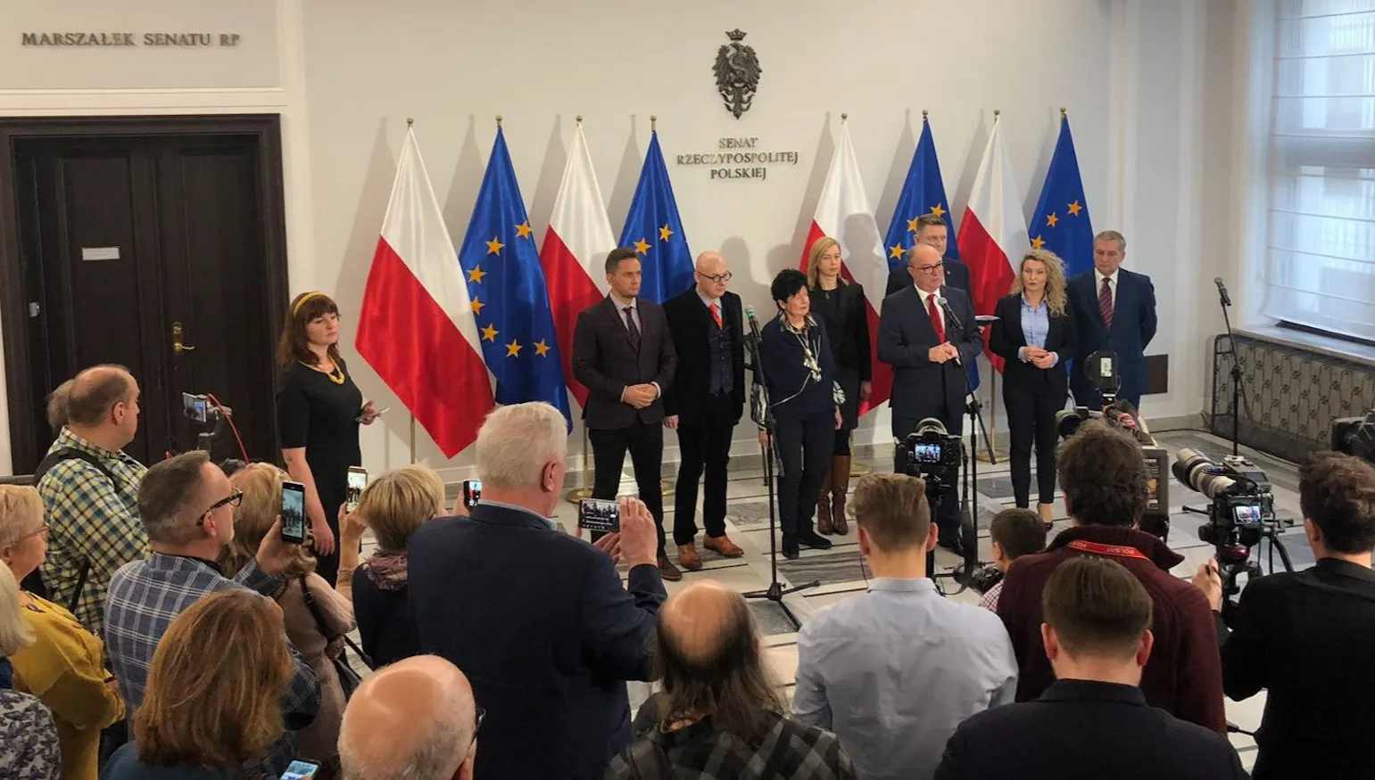 Haniebne - tak Karczewski skomentował obronę esbeków. Dopiekł też Michałowi Kamińskiemu
