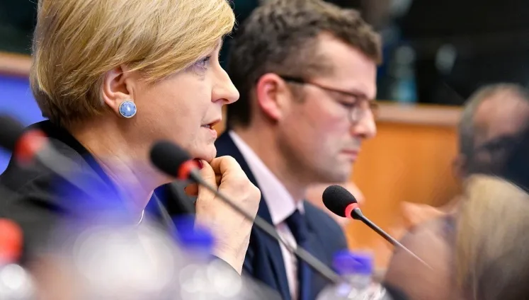Fotyga zwraca się z pytaniem do szefa dyplomacji UE. Uświadamia możliwe próby lobbingu i dezinformacji