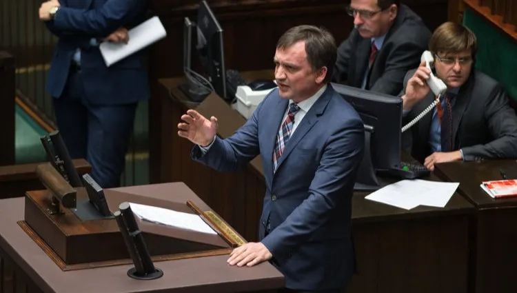 "Chcemy ukrócić znakomite samopoczucie nadzwyczajnej kasty". Ziobro zaapelował do opozycji