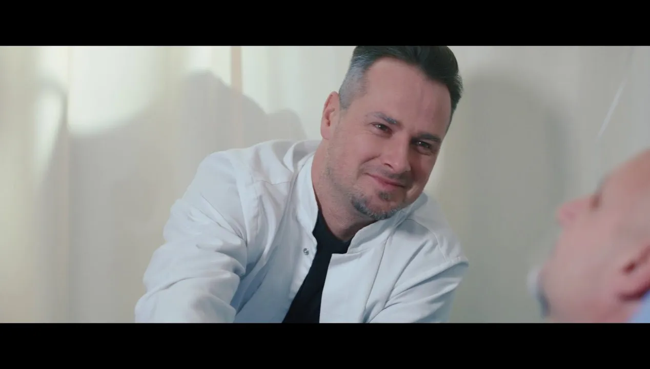 Paweł Małaszyński zasłabł na scenie. Karetką został zabrany do szpitala