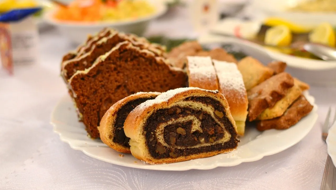 Syty stół nie musi oznaczać bólu brzucha! Oto kilka porad na świąteczną dietę