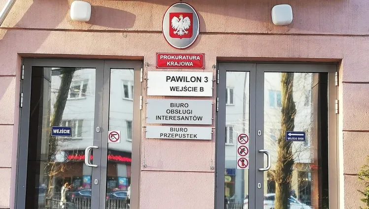 Jest akt oskarżenia przeciwko "Ramzesowi". Zarzuca mu się zgwałcenie dwóch kobiet
