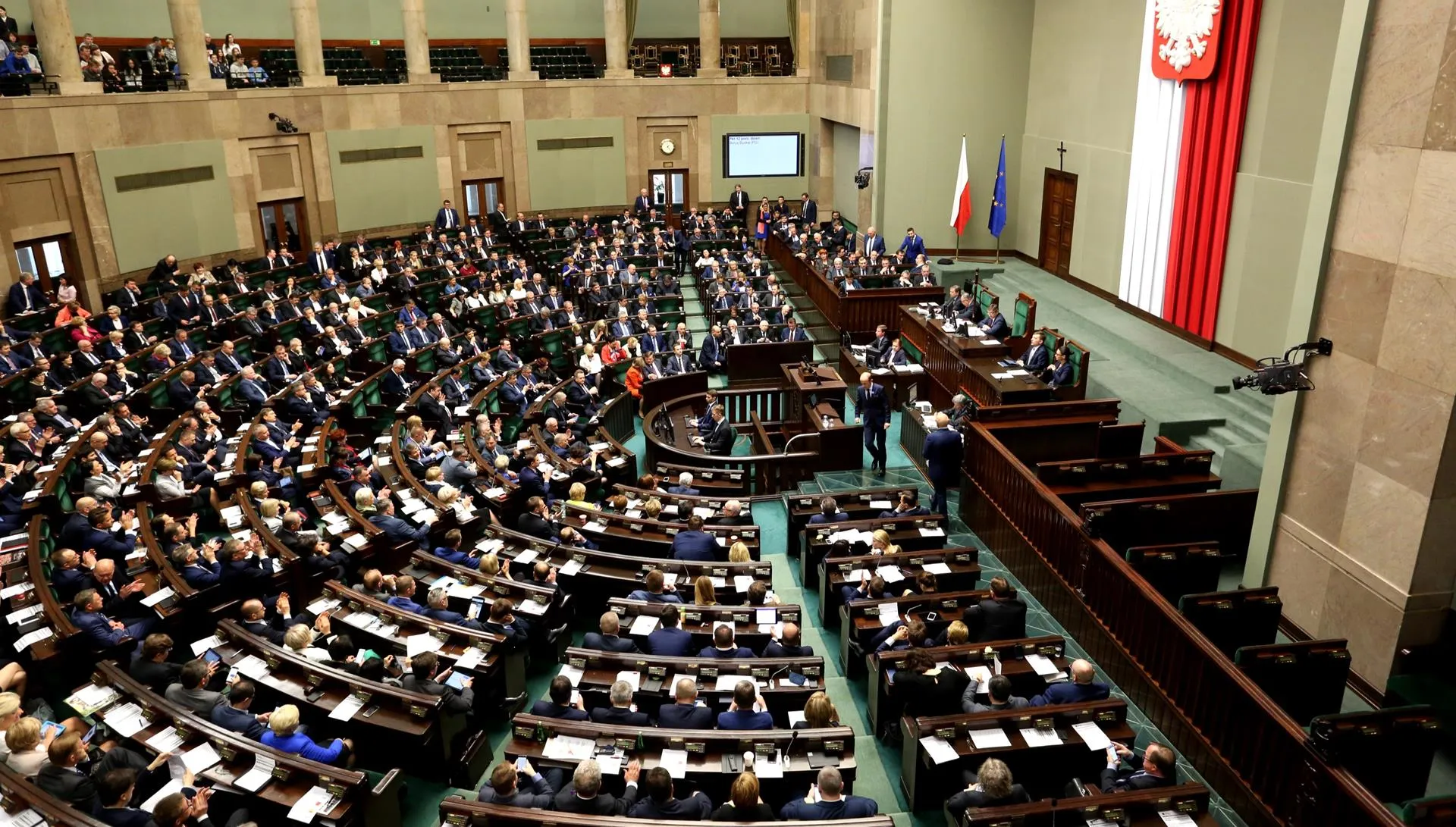 Sejm wznowił obrady. Zajmie się m.in. projektem IKE i dodatków do emerytur