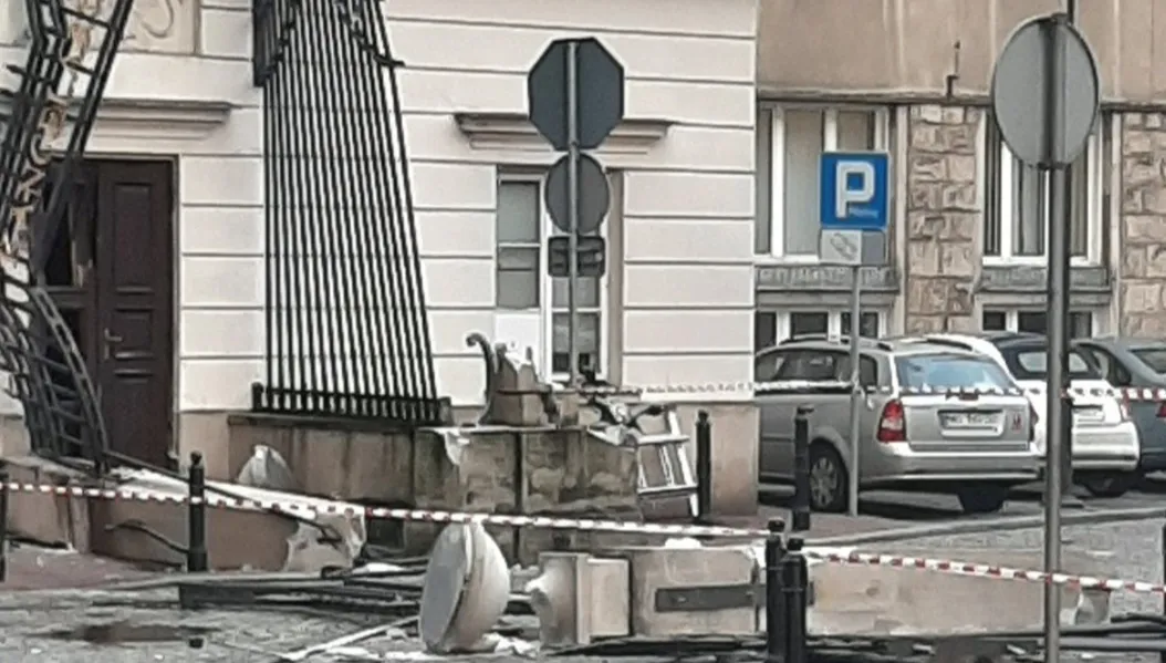 Uszkodzenie bramy Kancelarii Prezydenta RP. Niepokojąca opinia konserwatora zabytków
