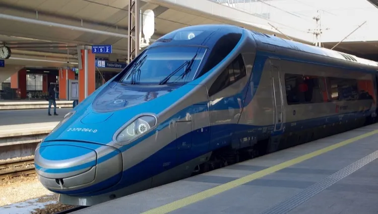 Warszawa-Gdańsk z prędkością 200 km/h? "Jazda możliwa, bezpieczna i komfortowa"