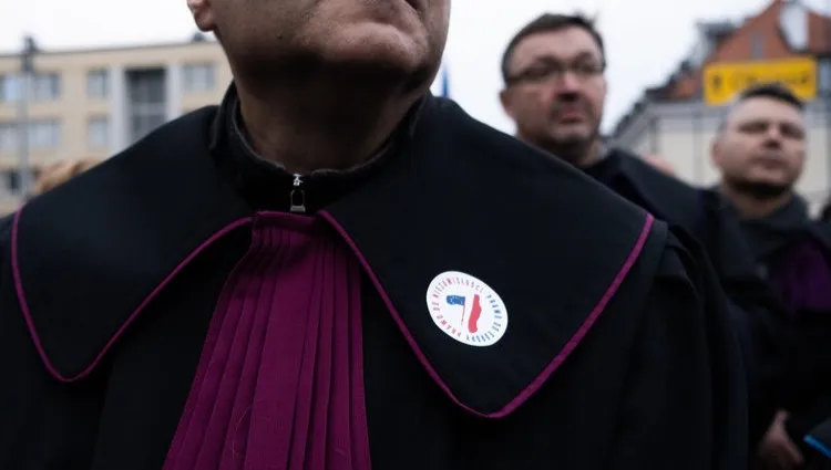 Co mówili sędziowie z Iustitii w Brukseli? Hiszpański socjalista: "opowiadali o zastraszaniu"