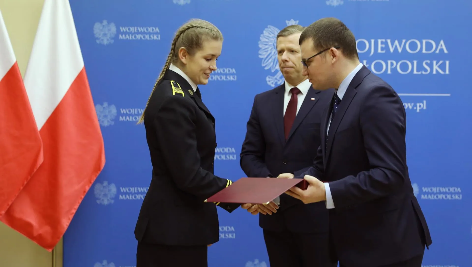 Szefernaker odznaczył druhów z akcji w Tatrach