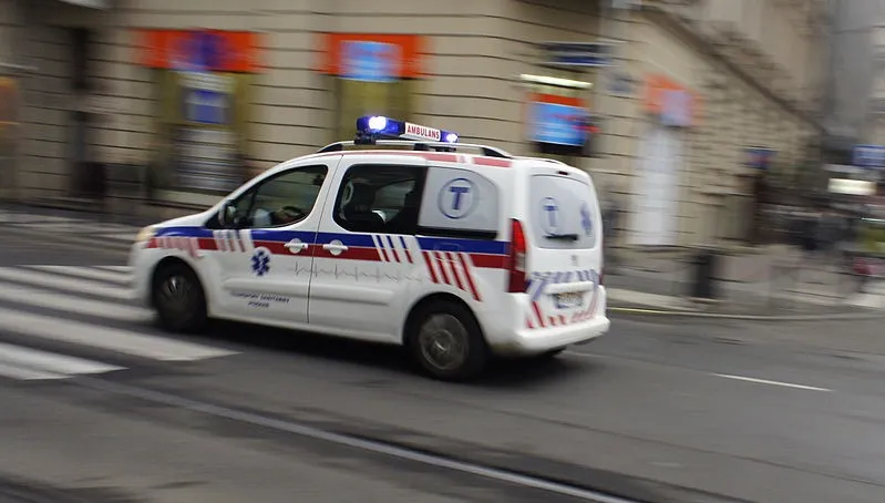 Dwie osoby nie żyją po zderzeniu busa z ciężarówką