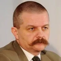 Spór o sądy, dwa pytania