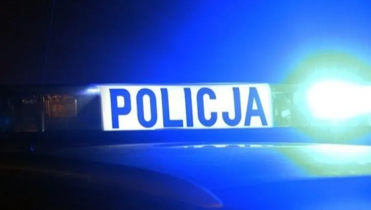 Wjechał w przystanek. Zgłosił się na policję