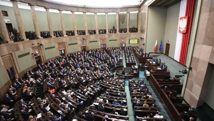 PiS wciąż pierwszym wyborem Polaków! Kto jeszcze dostałby się do Sejmu?