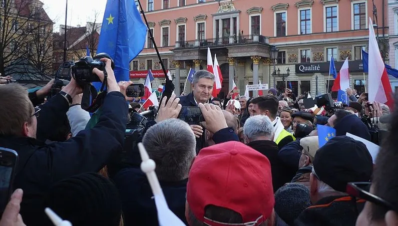 Czy Frasyniuk naruszył nietykalność policjantów? Ruszył proces