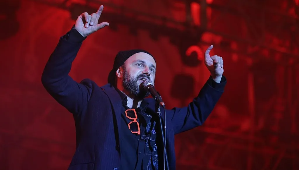 Jakubik nie pisze "pod publiczkę". "Podlizywanie się jest z góry skazane na klęskę"