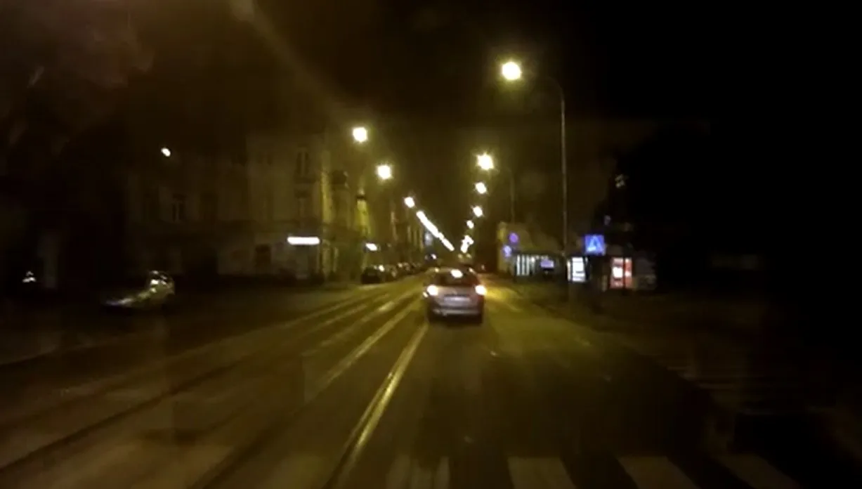 Pościg za pijanym i poszukiwanym kierowcą - WIDEO
