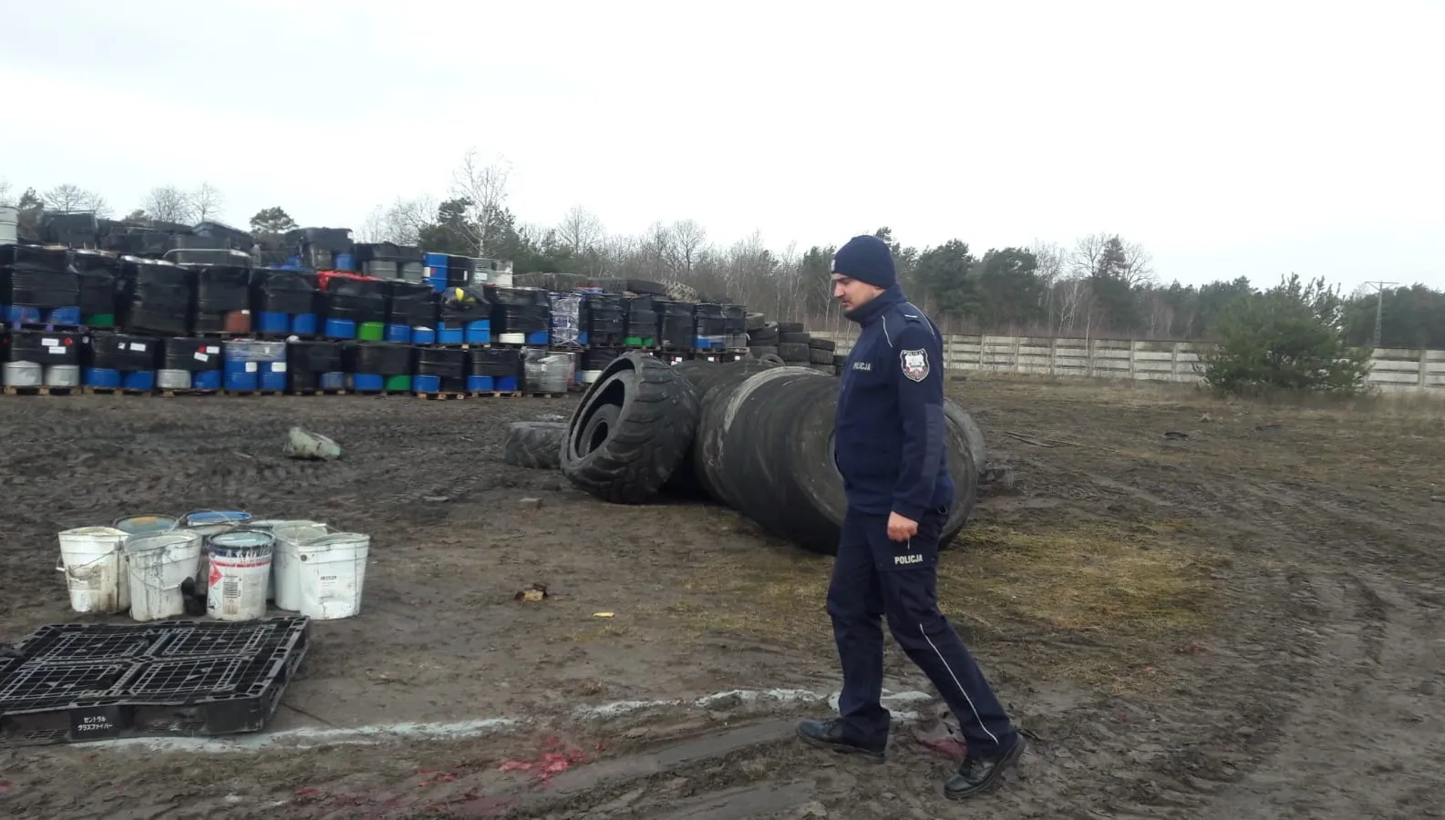 Koło Bełchatowa odkryto składowisko odpadów chemicznych