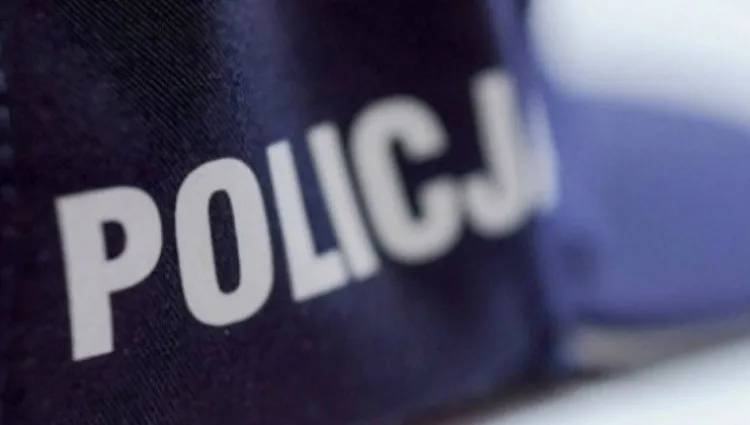 Pijany kierowca rozbił BMW na płocie