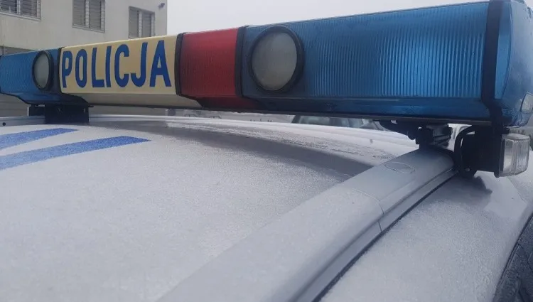 Z tłuczkiem do mięsa na... policjantów