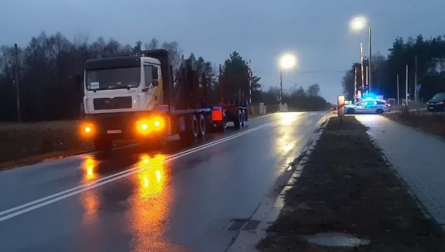 Ciężarówką na podwójnym gazie. Zabrakło też uprawnień do kierowania
