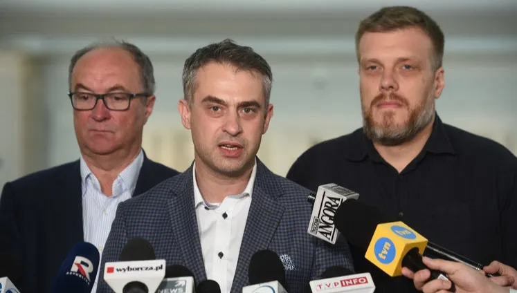 Lewica straszy prezydenta Dudę... Trybunałem Stanu. Za "oddalanie nas od Europy"