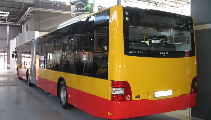 Zderzenie autobusu z busem