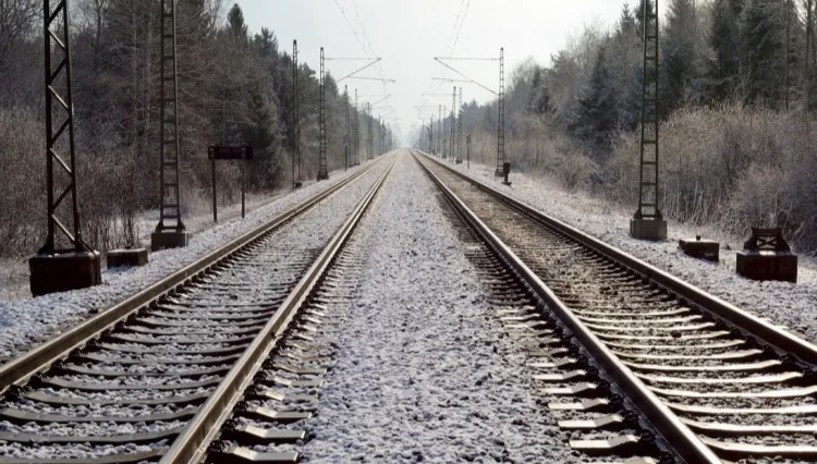 Zwłoki 26-latki i porzucony samochód w pobliżu torowiska. Kobieta miała być w ciąży