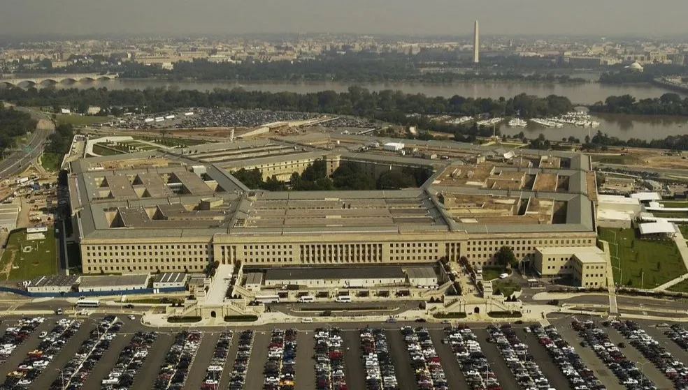 Pentagon dołoży do budowy muru?