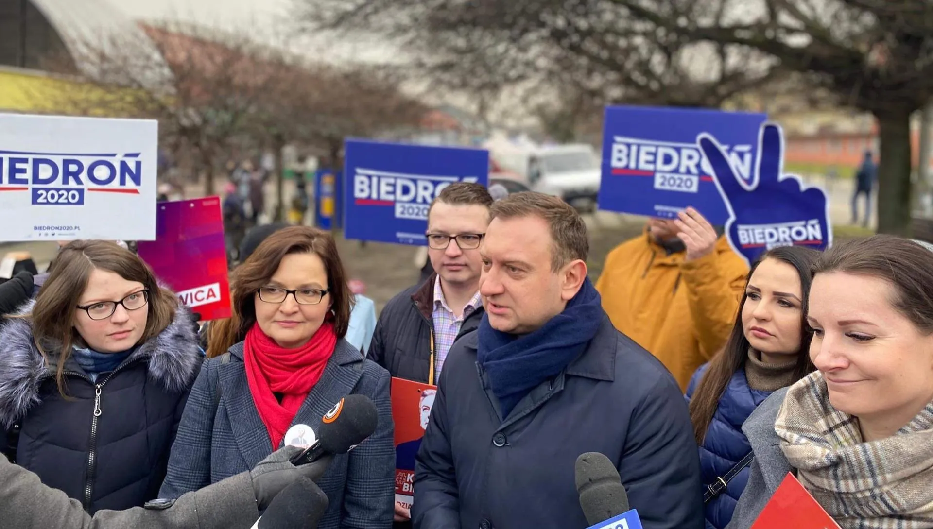 Jaki cel stawia przed sobą sztab Biedronia?