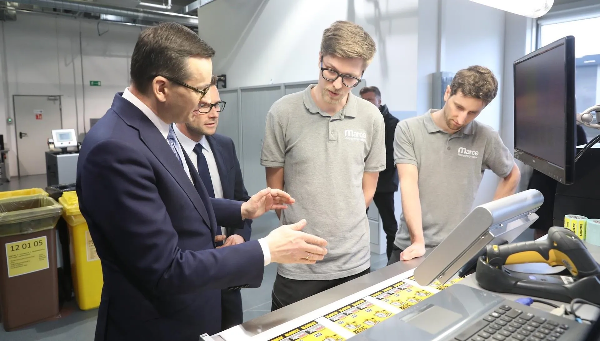 Premier odwiedził firmę Marco. "Polska gospodarka cały czas trzyma się bardzo mocno"