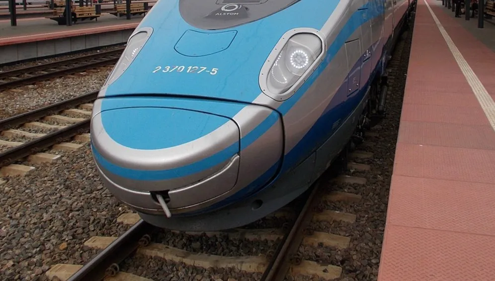 Samochód wjechał pod Pendolino. W środku trzech pijanych mężczyzn