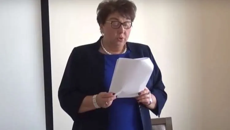 Dotkliwe pobicie 58-letniej wójt gminy Zgierz. Podejrzany syn trafi na trzy miesiące do aresztu
