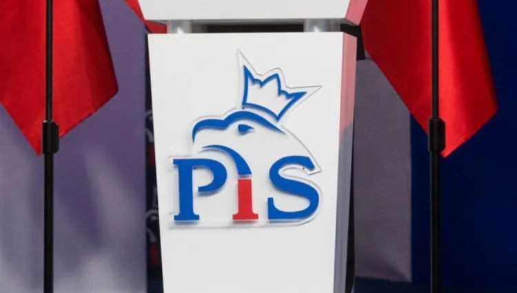 Politycy PiS na wyjazdowym posiedzeniu pod Warszawą. "Spotkanie ma mieć charakter mobilizujący"