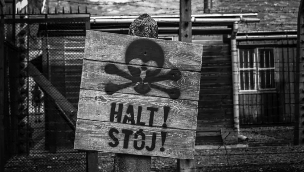 Zaprezentowano zeszyt z wierszami z Auschwitz