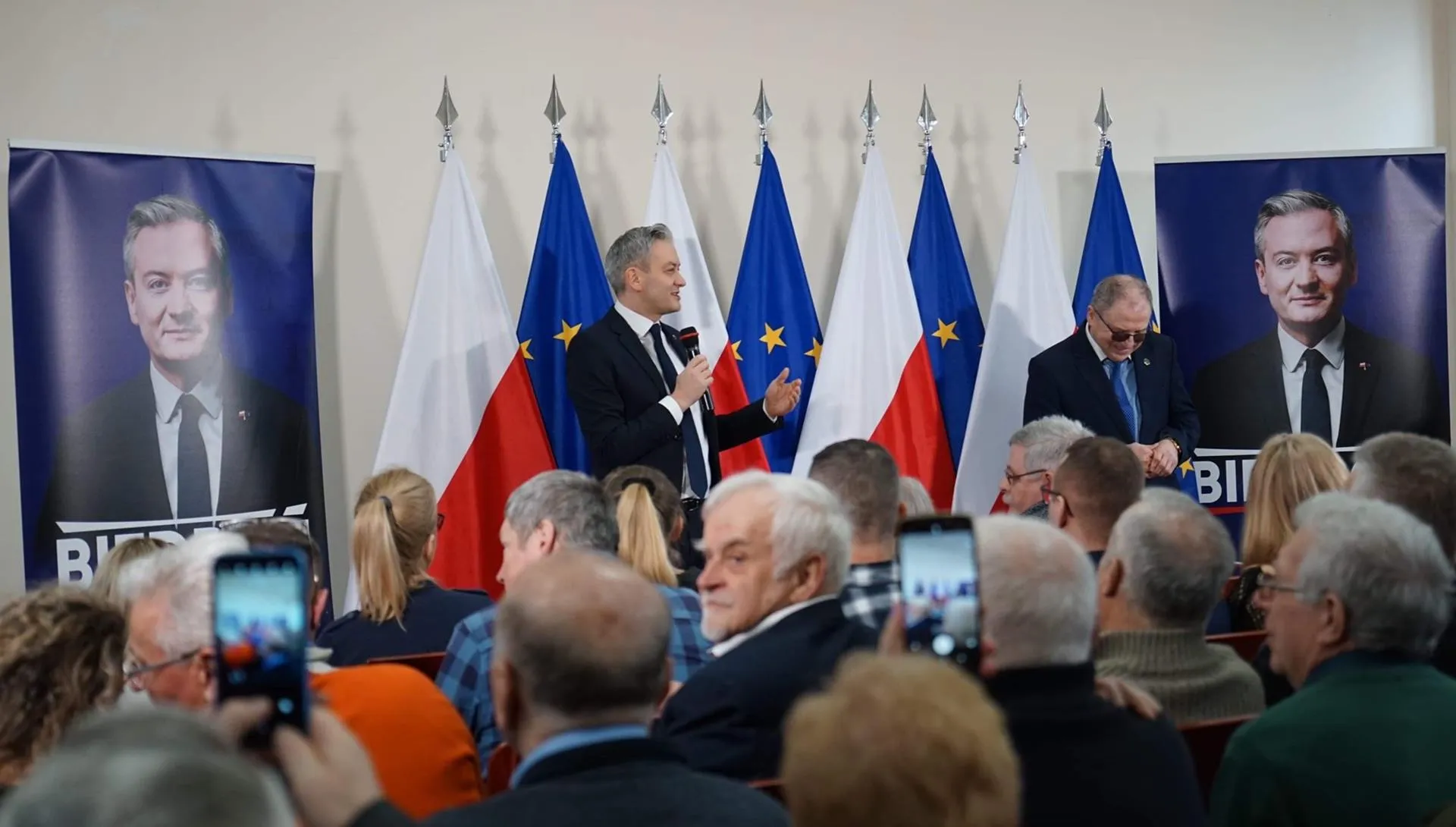 Biedroń w Chełmie o wirusie i emeryturach SB-ków