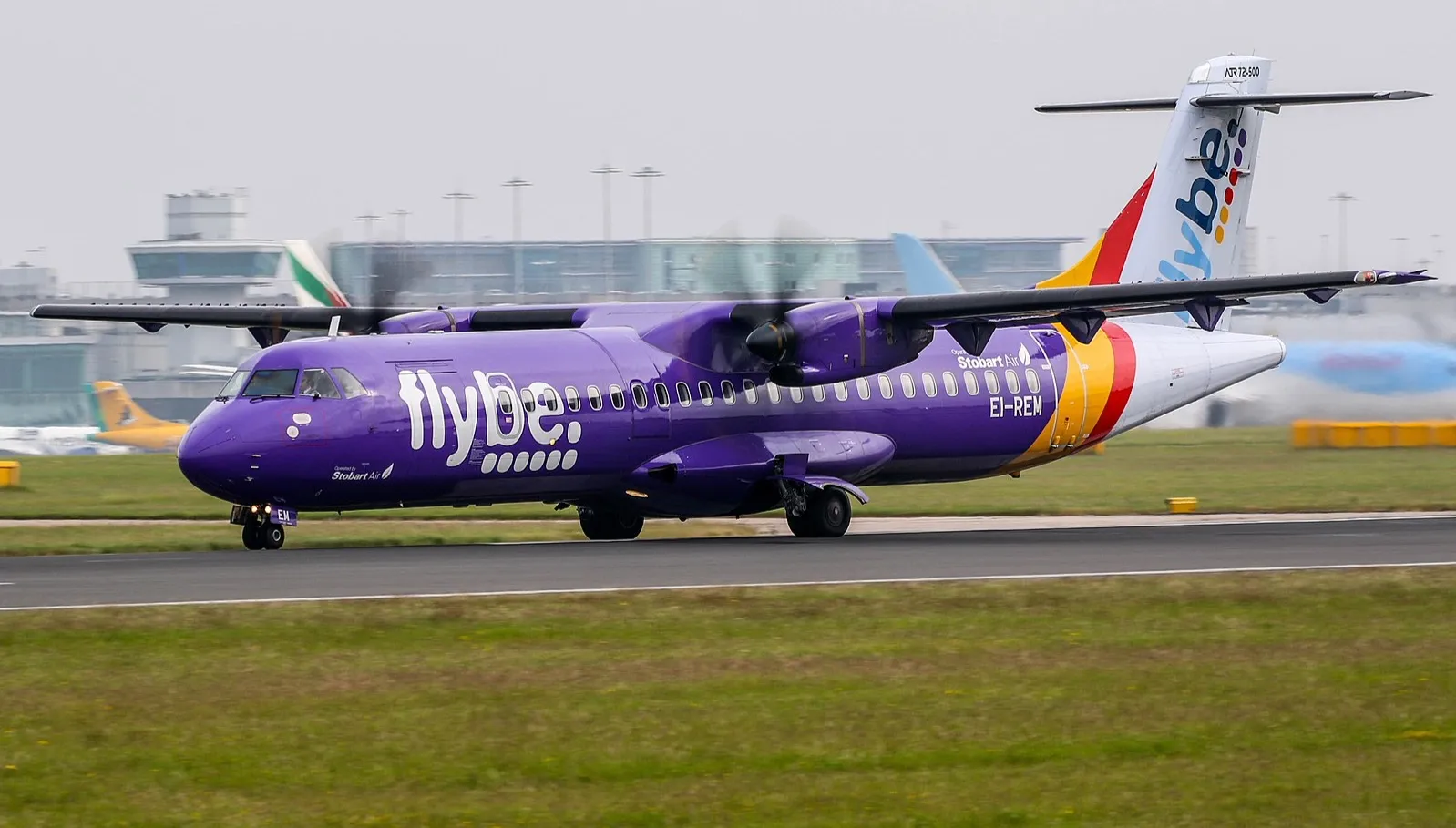 Upadły linie lotnicze Flybe. Pasażerowie zmuszeni załatwiać alternatywny transport