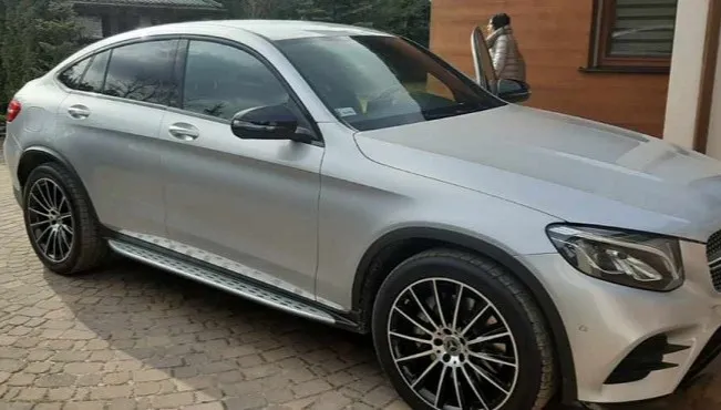 Policjanci odzyskali luksusowego mercedesa