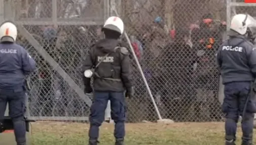 Kolejne starcia policji z imigrantami