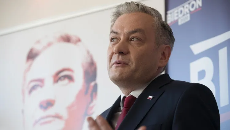 Biedroń zapowiada „prezent” na Dzień Kobiet. Chce walczyć z ich cierpieniem za pomocą... aborcji