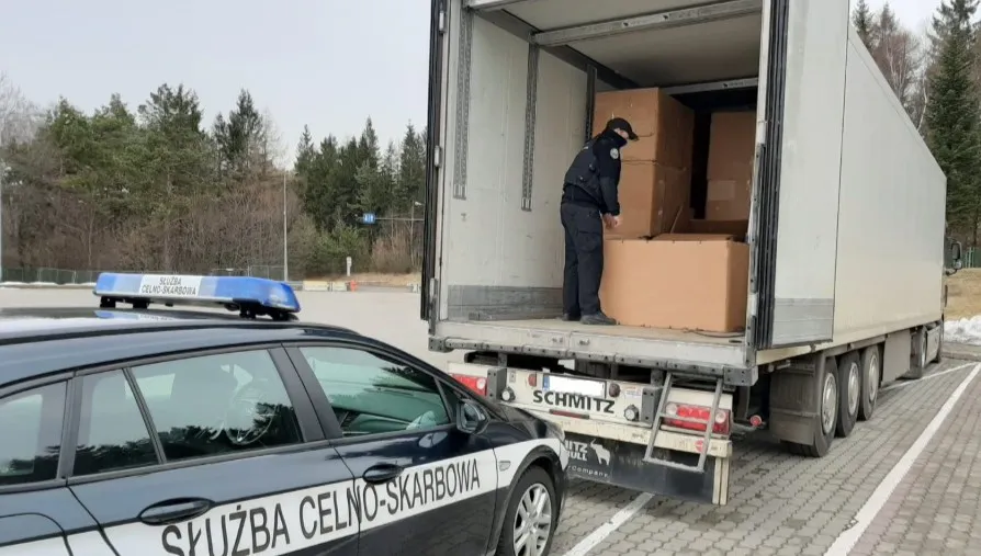 11 ton suszu tytoniowego w zatrzymanej ciężarówce