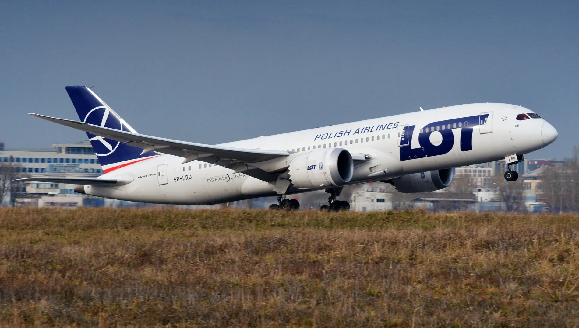 Dreamliner zawrócił na Okęcie. Zawiódł komputer pokładowy