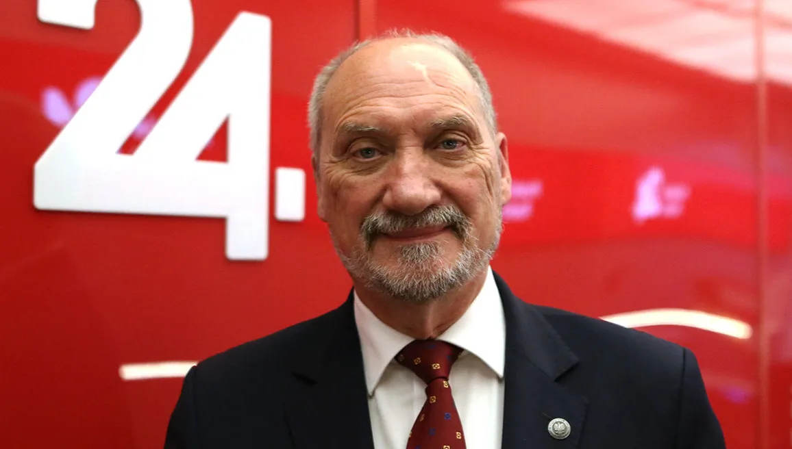 Poseł Macierewicz o "fałszywym przekazie opozycji".  I roli TVP w życiu publicznym