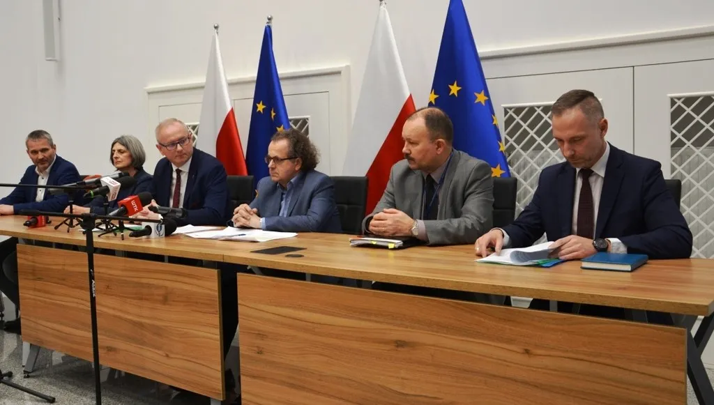 Wojewoda: 13 osób hospitalizowanych, 7 objętych kwarantanną