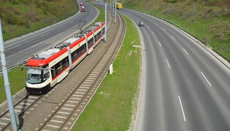 Większość tramwajów i autobusów według sobotnich rozkładów