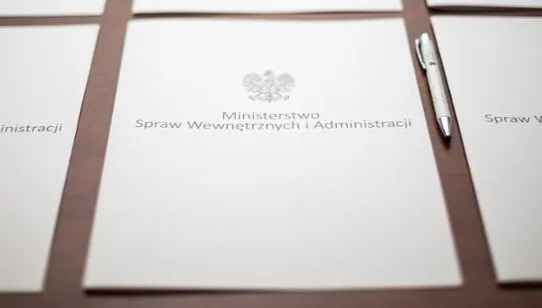 MSWiA organizuje prowiant dla oczekujących na granicy