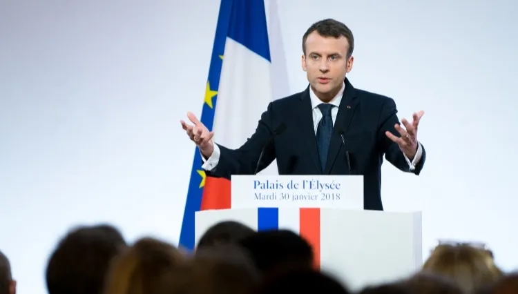 Macron apeluje o kontynuowanie działalności. Oczekuje "obywatelskiej solidarności"
