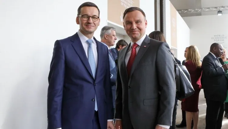 Jak Polacy oceniają pracę prezydenta i premiera?