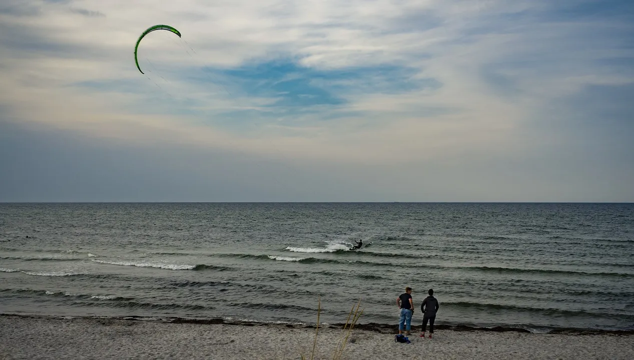 Kitesurfer wpadł do Bałtyku