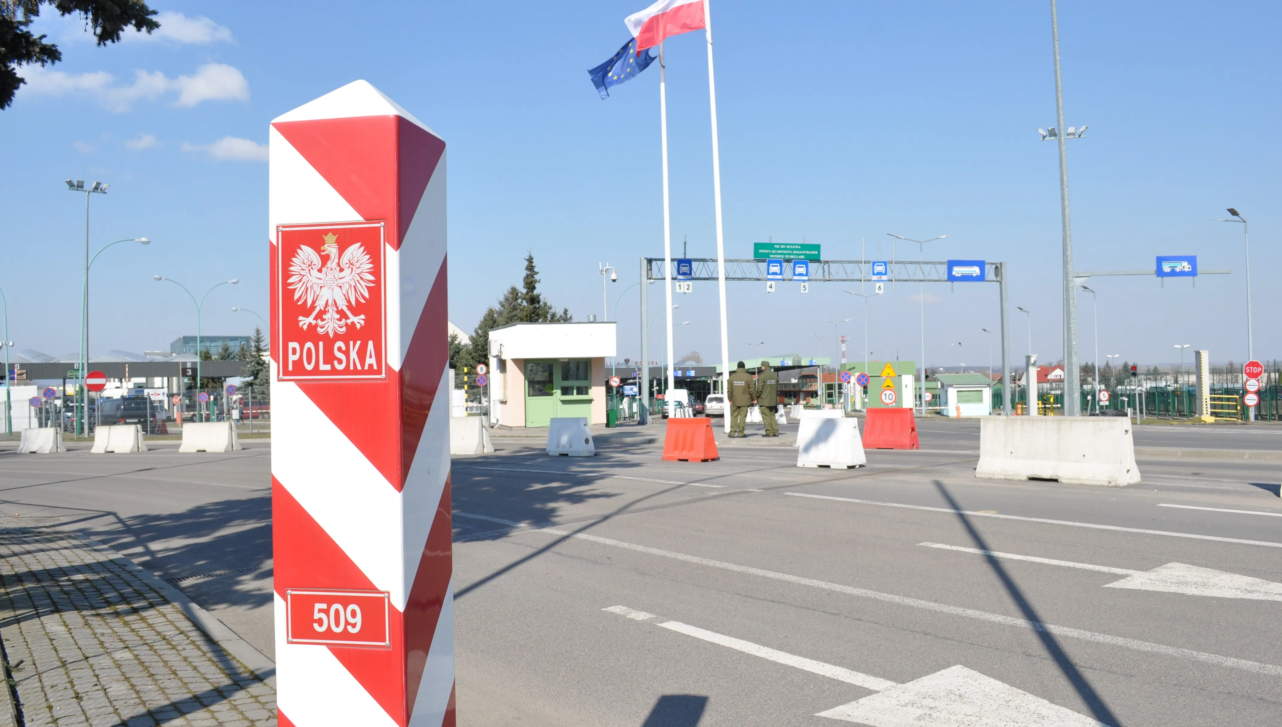 Na granicy w Korczowej wciąż kolejki tirów