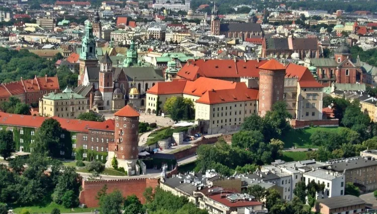 Dwa oddziały szpitala zamknięte