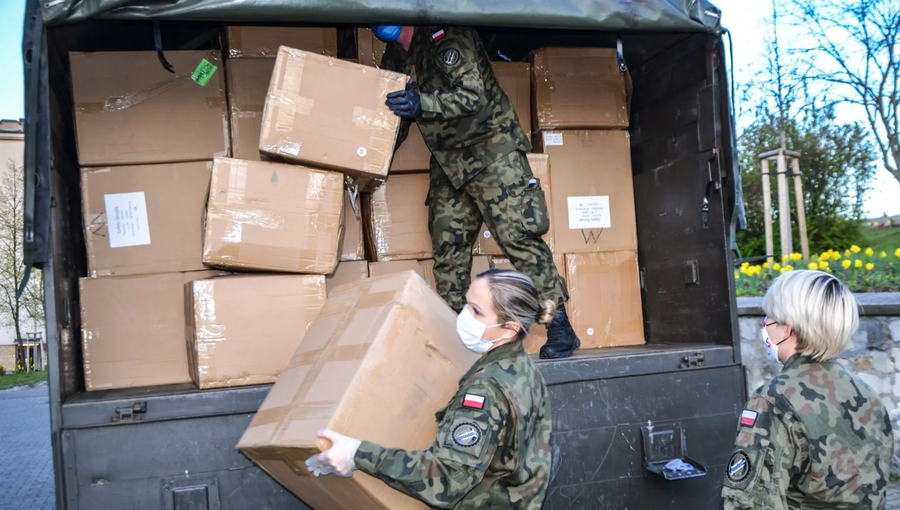 Świeży transport gogli, kombinezonów i masek!
