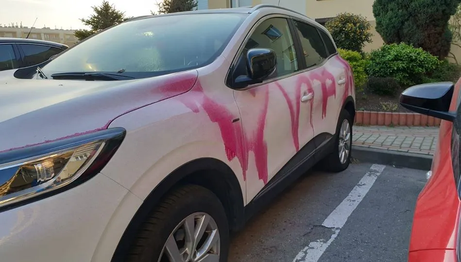 Szykana pracownicy szpitala? Zniszczono jej leasingowe auto. Policja zwraca się o pomoc